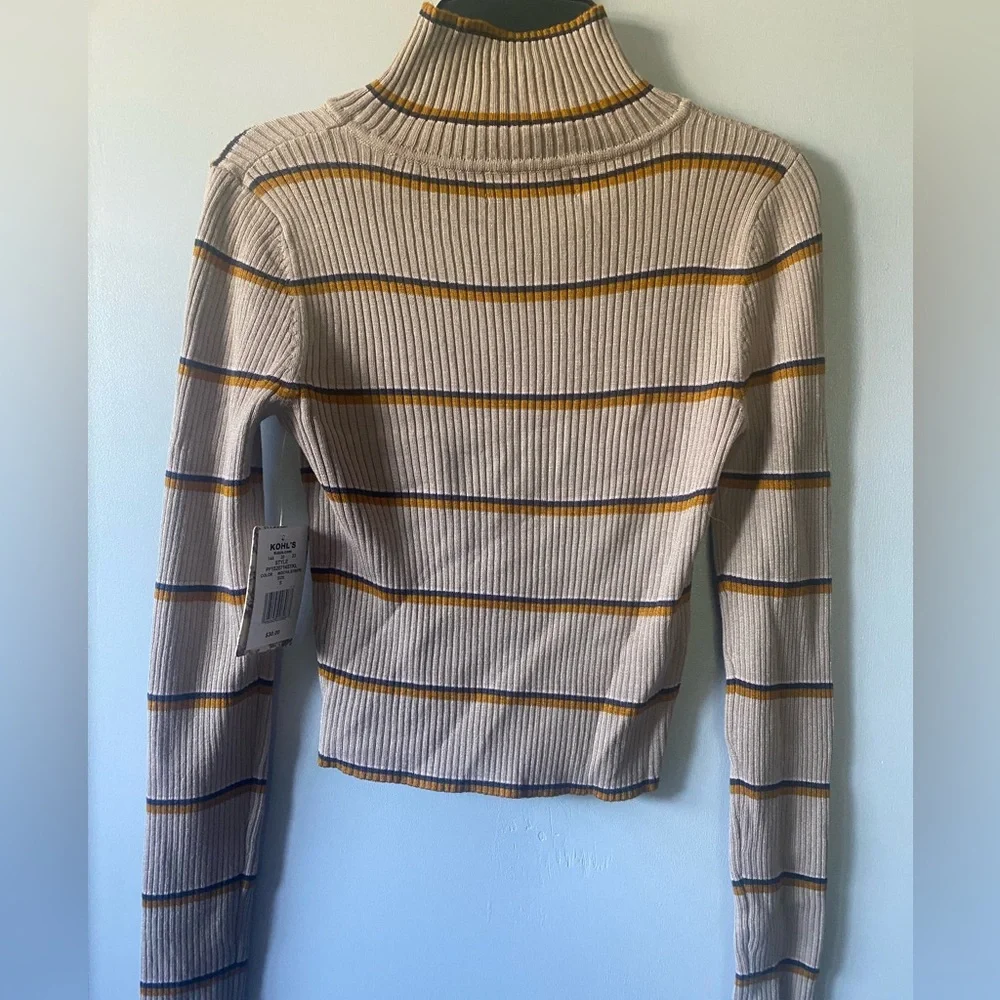 cropped turtle neck (long sleeve) - Picture 2 of 5